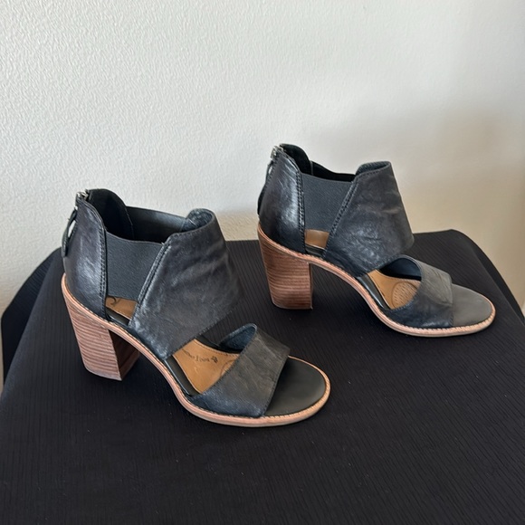 Sofft Shoes - Sofft block heel sandals, size 7, excellent condition!
